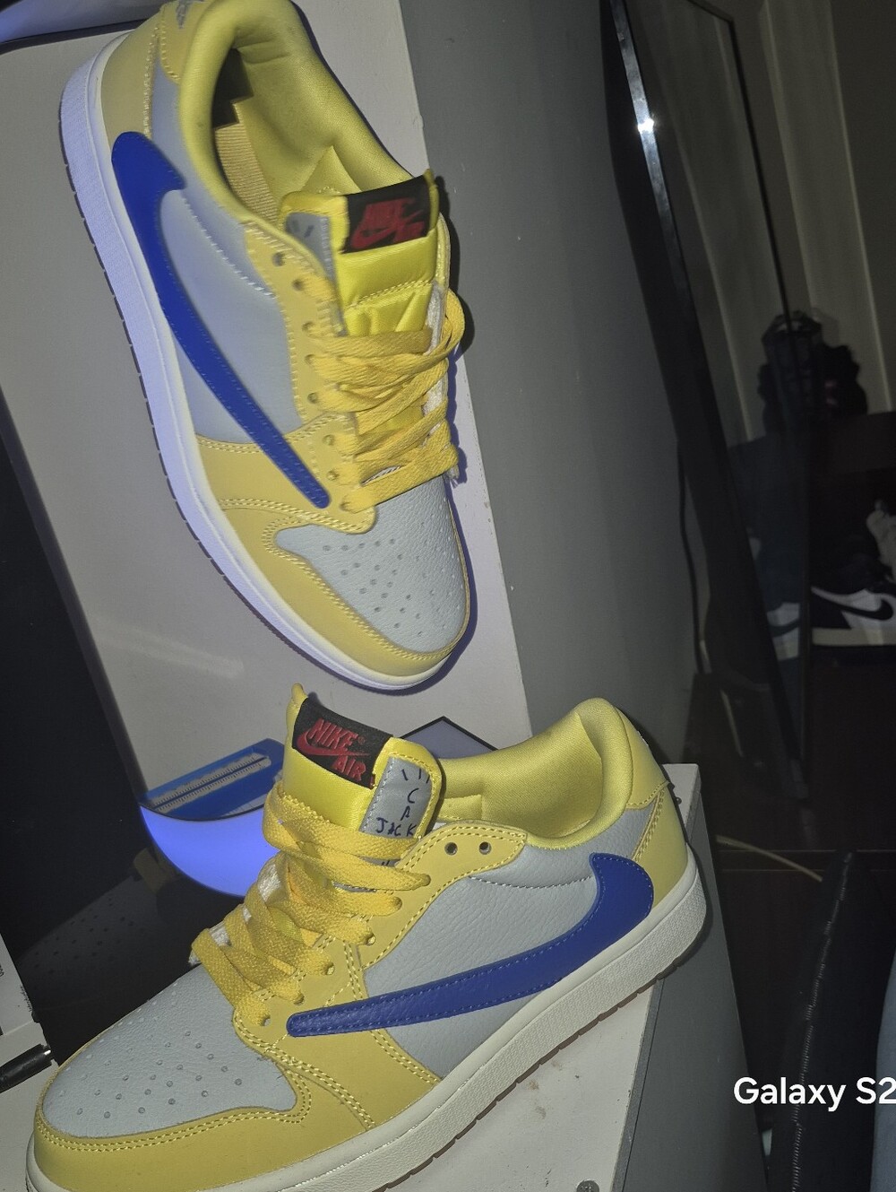 Nike Low-Top Sneakers in Yellow and Blue